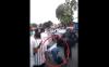 Viral Emak-Emak Kejar Mobil Jokowi hingga Jatuh dan Nyaris Terinjak