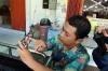 Viral, Emak-Emak Berhijab Curi Helm di Parkiran Swalayan 