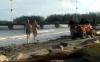 Pasangan Bule Berbikini Jalan Santai di Pantai, Netizen Geram: Harus Ditegur!
