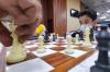 Potret Anak-anak Beradu Strategi Melawan Orang Tua dalam Turnamen Catur 