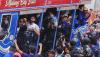 Konvoi Arema FC Juara Piala Presiden 2022 Disambut Ribuan Aremania - Bagian 2