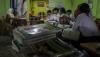 Suasana Belajar Mengajar Siswa SMP PGRI 6 Bandung di Ruangan Sempit