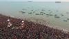 Penampakan Ratusan Ribu Orang Padati Pantai Pariaman Nonton Tabuik Dibuang ke Laut - Bagian 2