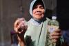 Keren, Sulastri Berhasil Kuliahkan 4 Anaknya dari Produksi Minyak Klentik dan Kethak