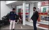 Terekam CCTV, 2 Pria Tanpa Gugup Curi Motor Depan Minimarket