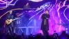 Aksi The Script Menghibur Penggemar Bawakan Lagu Superheroes - Bagian 5