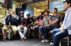 Terungkap! Ini Alasan Aremania Masuk Lapangan: Hanya Menyalami, Tidak Melukai