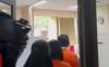 Penampakan Ferdy Sambo dan Putri Candrawathi Tiba di Bareskrim Pakai Baju Tahanan