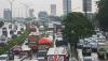 Banjir Surut, Kini Jalan TB Simatupang Jaksel Macet Total dan Dipenuhi Lumpur - Bagian 4