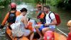 Foto-Foto Bule Dievakuasi dengan Perahu Karet saat Banjir di Seminyak Bali - Bagian 2