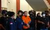 Penampakan Bandar Judi Online Apin BK Tiba di Indonesia, Langsung Pakai Baju Tahanan