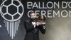 Foto-Foto Karim Benzema Angkat Trofi Ballon d'Or 2022