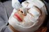 Bukan Cuma Pakai Skincare, Ini 4 Cara Menghilangkan Bekas Jerawat Menghitam di Wajah