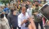 Jokowi Bagikan BLT kepada Pedagang dan Warga di Pasar Klandasan Balikpapan