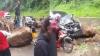 Ngeri, Batu Besar Berjatuhan dari Tebing Timpa 2 Mobil di Cadas Pangeran Sumedang