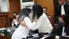 Putri Candrawathi Peluk Susi Asisten Rumah Tangga - Bagian 3