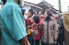 Kunjungi Posko Pengungsi Longsor di Gunungkidul, Mensos Beri Santunan pada Keluarga Korban