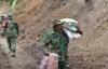Prajurit TNI Terjang Jalan Longsor di Bener Meriah demi Salurkan Bantuan