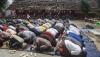 Korban Gempa Cianjur Salat Jumat di Antara Reruntuhan Bangunan - Bagian 2