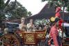 Kaesang-Erina Naik Kereta Kencana Usai Prosesi Akad Nikah - Bagian 3