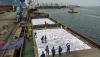 Penampakan 5.000 Ton Beras Bulog Impor dari Vietnam Tiba di Jakarta - Bagian 2