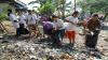 Komunitas Nelayan Pesisir Gotong Royong Bersihkan Muara Sungai Bondet Cirebon