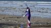 Heboh, Ultraman Bersandal Jepit Nyapu Pantai Kuta Bali
