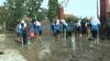 Hari Pertama Masuk Sekolah, Siswa di Kendal Gotong Royong Bersihkan Sisa Banjir
