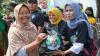 Warga Prasejahtera di Cirebon Semringah Dapat Sembako dari Kowarteg Jabar