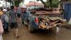Kekompakan Warga Manado Gotong Royong Bersihkan Akses Jalan dari Sisa Banjir - Bagian 2