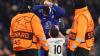Penggemar Cilik Invasi Lapangan, Enzo Fernandez Beri Jersey Miliknya