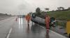 Kecelakaan di Tol Nganjuk, 2 Minibus Terbalik gegara Selip saat Hujan Deras 