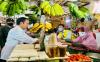 Jokowi Bagi-bagi Bansos, Cek Harga Bahan Pokok hingga Beli Produk UMKM di Pasar Malindungi 