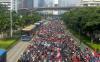Meriah, Begini Suasana Warga Sambut Pawai Kontingen Indonesia SEA Games 2023 di Jalan Sudirman