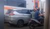 Deretan Pengendara Mobil Parkir Sembarangan Bikin Netizen Geleng Kepala, Ada yang Halangi Kereta Api