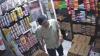 Terekam CCTV, Aksi WNA Hipnotis Penjaga Pet Shop di Duren Sawit