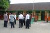 Atap Bangunan SD Semuten Dlingo Rapuh, Puluhan Siswa Direlokasi Belajar di Rumah Warga