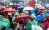 Semangat Suporter Indonesia Dukung Timnas Lawan Argentina meski Diguyur Hujan Deras - Bagian 2