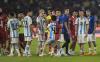 Foto Suporter Masuk Lapangan Mengejar Bintang Argentina - Bagian 1