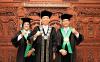 So Sweet! Pasutri Ini Dinobatkan Jadi Guru Besar Bersamaan