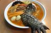 Restoran Ini Hidangkan Ramen dengan Kaki Buaya Menjulur, Berani Coba?