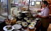 Antrean Panjang Turis Cicipi Masakan Restoran Legendaris Dunia Warung Mak Beng - Bagian 2