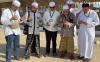 Anies Ditemani Gus Najih Ziarah ke Makam KH Maimoen Zubair di Makkah