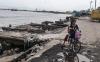 Dermaga Teluk Labuan Rusak Diterjang Gelombang Tinggi - Bagian 2