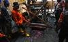Suasana Haru Lokasi Penambang Emas Terjebak, Keluarga Pasang Batu Nisan - Bagian 3