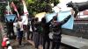 Tuntut Polisi Tangkap Rocky Gerung, Mahasiswa Unjuk Rasa di Mapolrestabes Bandung
