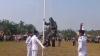 Viral Aksi Heroik Prajurit TNI di Mesuji, Panjat Tiang Bendera usai Tali Pengait Putus