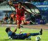 Media Malaysia Ramai Bahas Aksi Nguyen Hong Phuc Sikut Haykal Alhafiz di Final Piala AFF U-23, Heran Kok Gak Dikartu