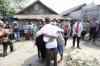 Momen Haru Pencari Ikan Peluk HT usai Dapat Uang Kaget dan Bedah Rumah