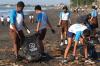 Aksi Pelajar SMP Bersih-Bersih Pantai Padang Galak Bali - Bagian 2
